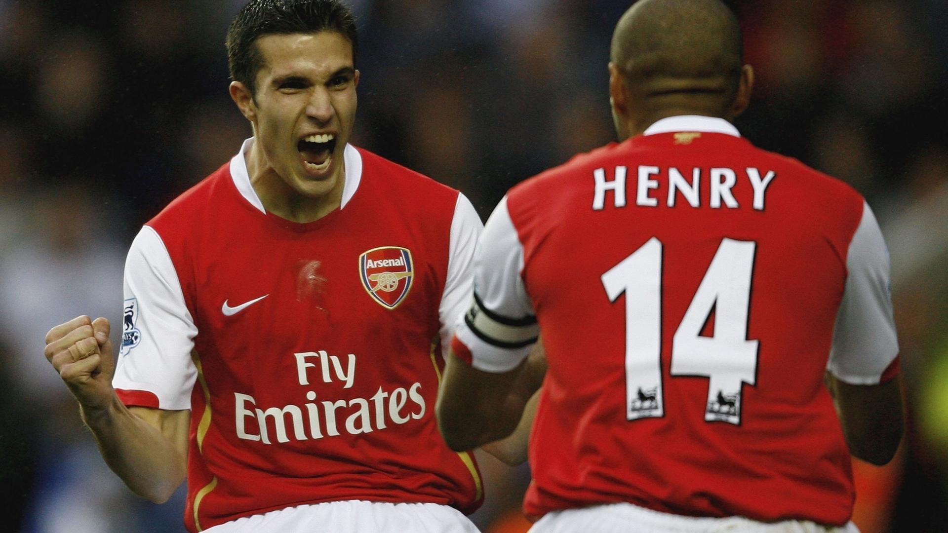 赛场外风云：球迷互动和媒体热议，小说赛场风云